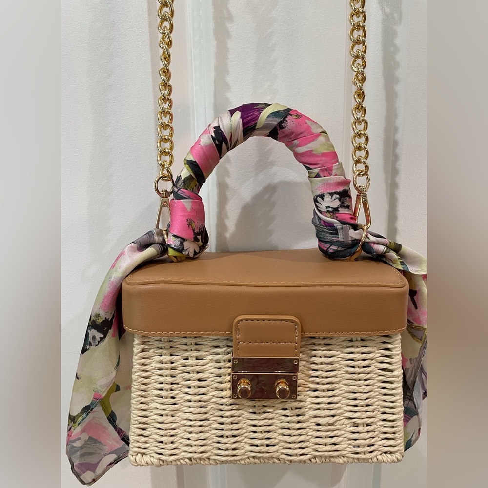 💕Adorable Mini Straw Crossbody Purse with Scarf - Picture 8 of 10